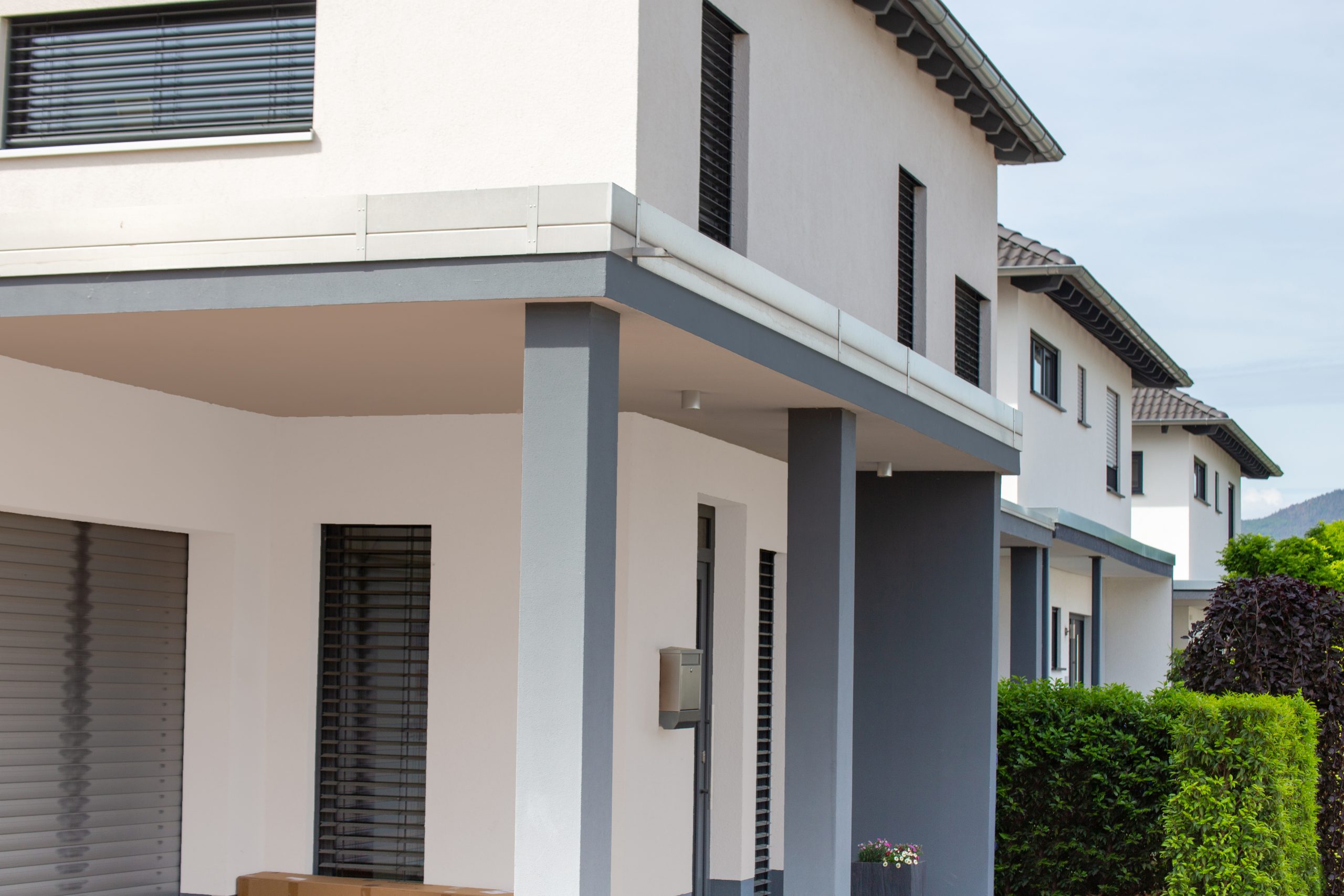 homedecor Exterior 5 Symbolic image real estate: Detail of modern white detached houses in a new building area